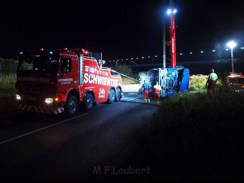 Einsatz BF Koeln PEINGEKLEMMT in Leverkusen P240.JPG